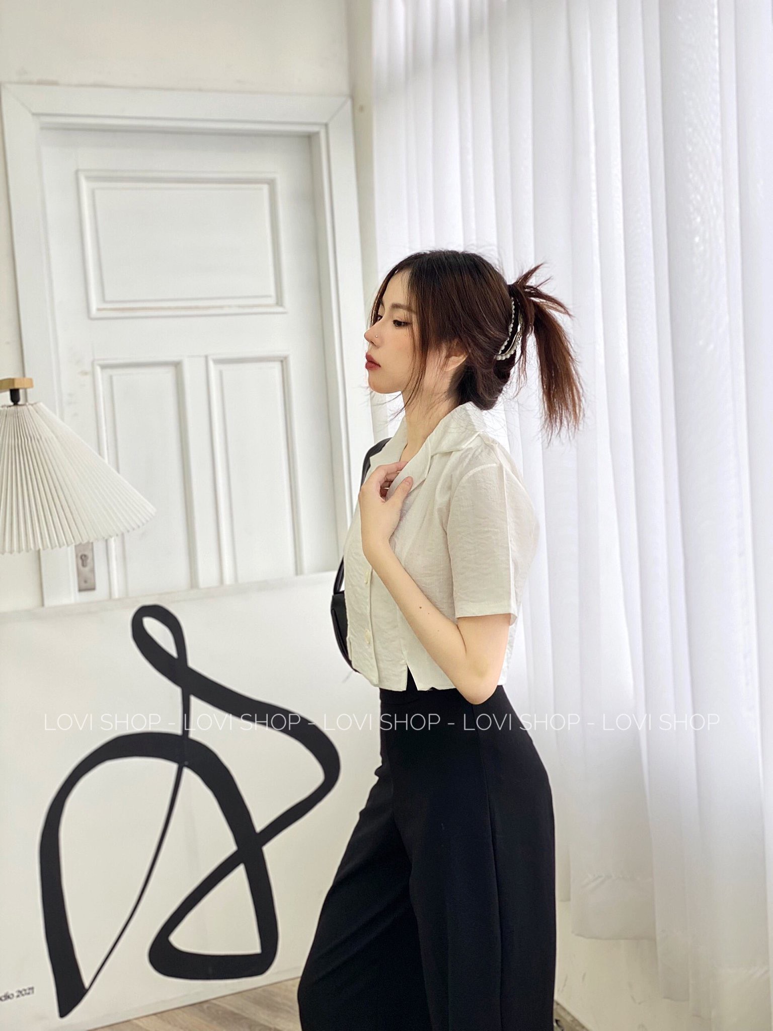 LOVI SHOP- Áo sơ mi croptop cổ vest tay ngắn basic