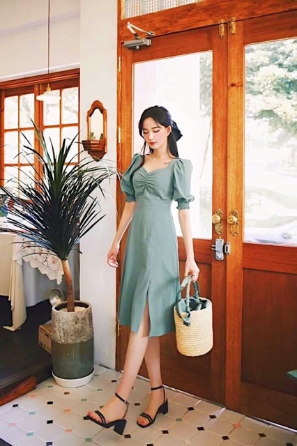 Đầm mint nhúng ngực xẻ tà