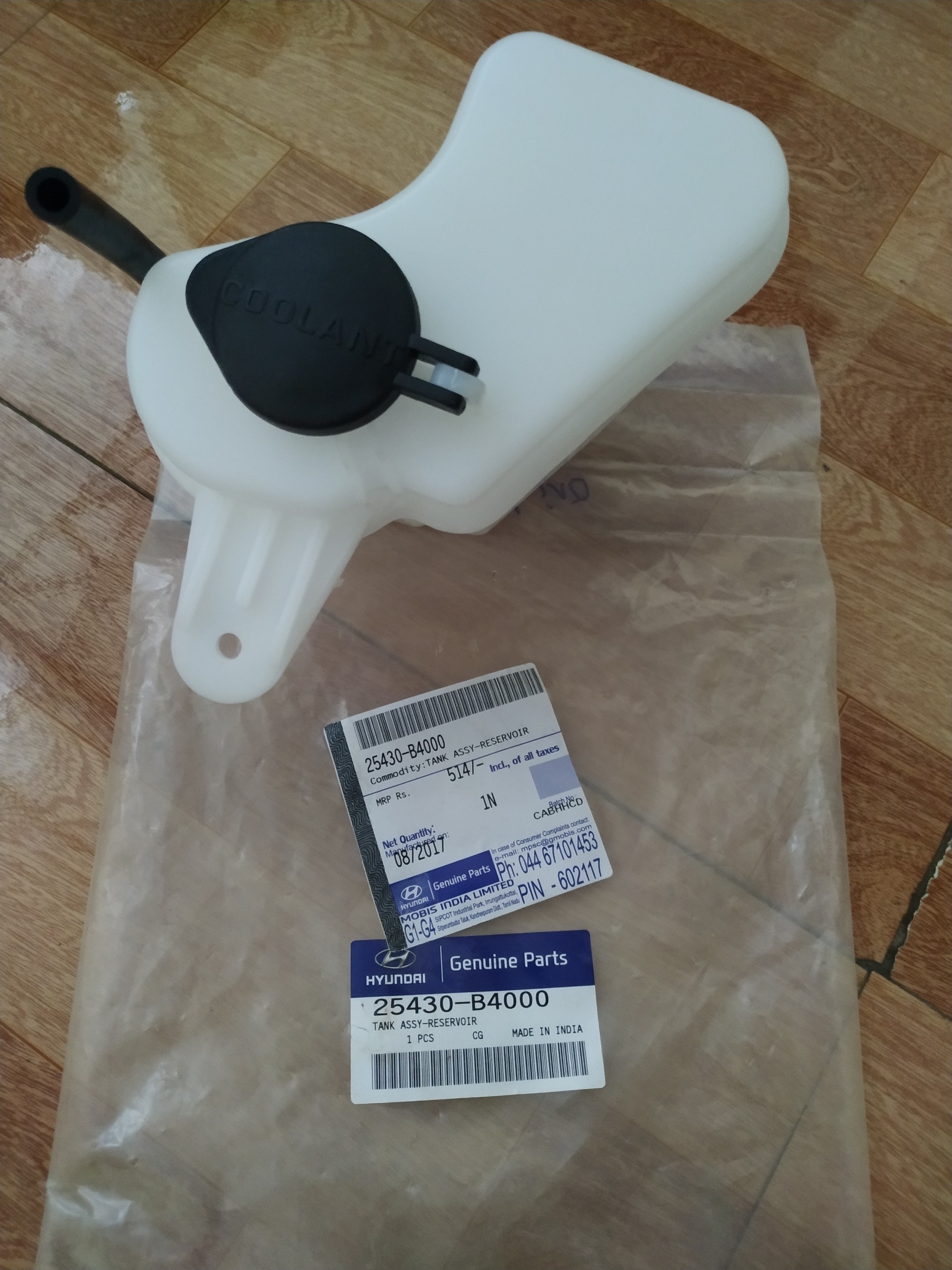 Bình nước phụ Grand i10 , xịn