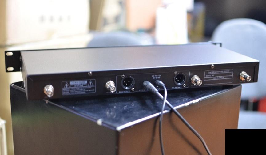 Micro Shure UR-18D Chống gầm
