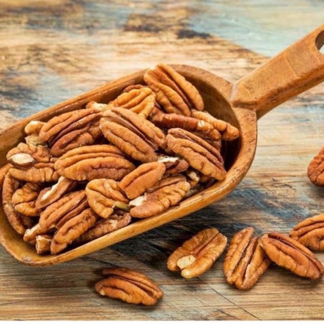 Nhân Hồ Đào tách vỏ