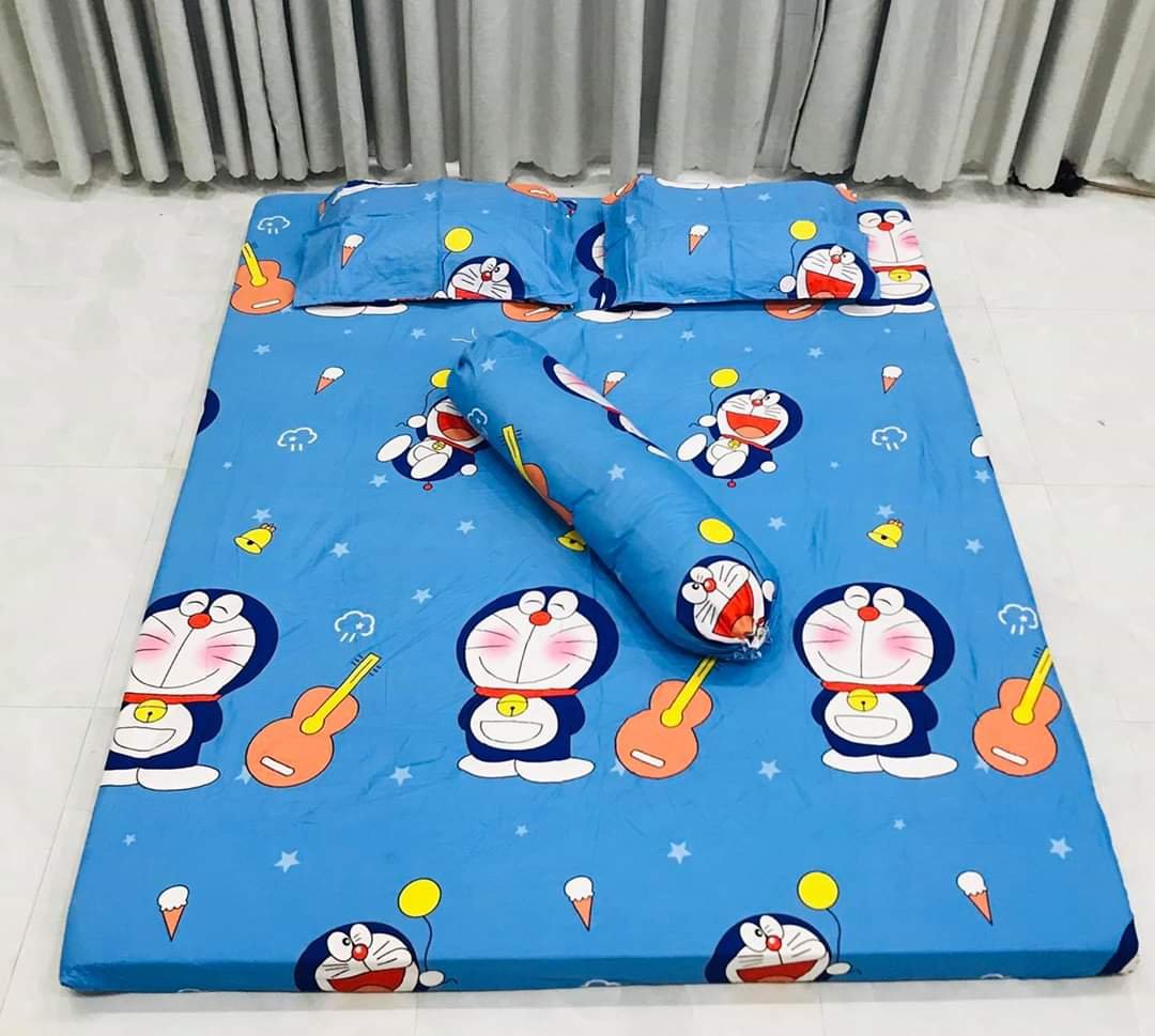 Bộ ga gối kèm vỏ gối ôm cotton poly,đủ kích thước mẫu doremon đàn