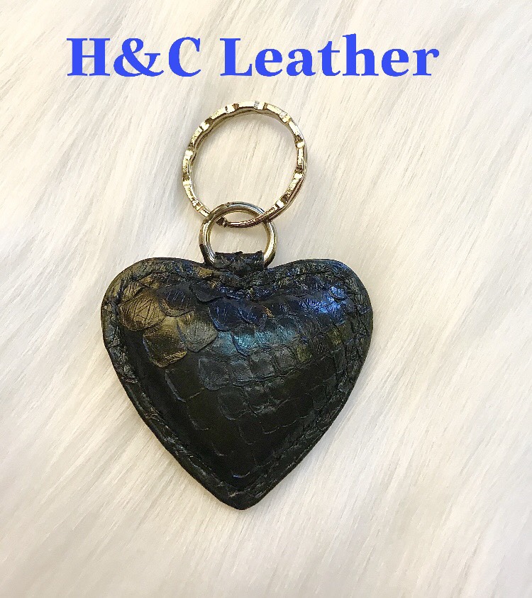 [Ảnh thật] Móc khóa hình trái tim da trăn thật 100%