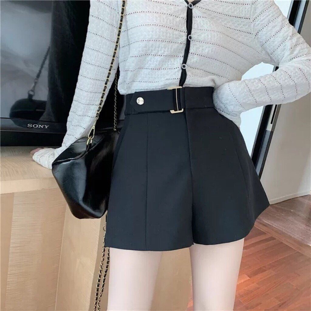 QUẦN SHORT CẠP CAO ĐAI CÓ CÚC BẤM