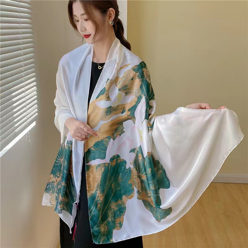 Khăn lụa dài màu trắng họa tiết hoa sen cao cấp 90x180cm Khăn lụa ThyThyStore