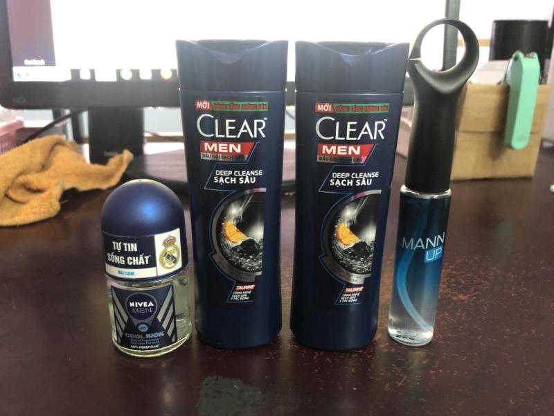 Combo 4 món bao gồm: 2 chai dầu gội clear men 70ml/chai + 1 chai nước hoa Xmen Mann Up 22ml/chai + 1 chai lăn nivea men 12ml