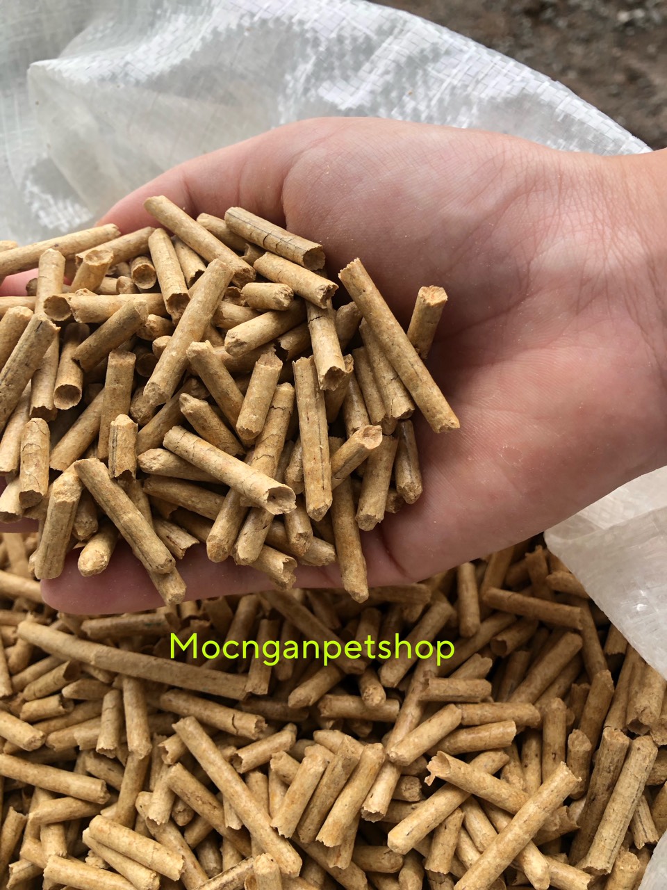 Gỗ nén vàng 3.8li dùng cho hamster (1kg).