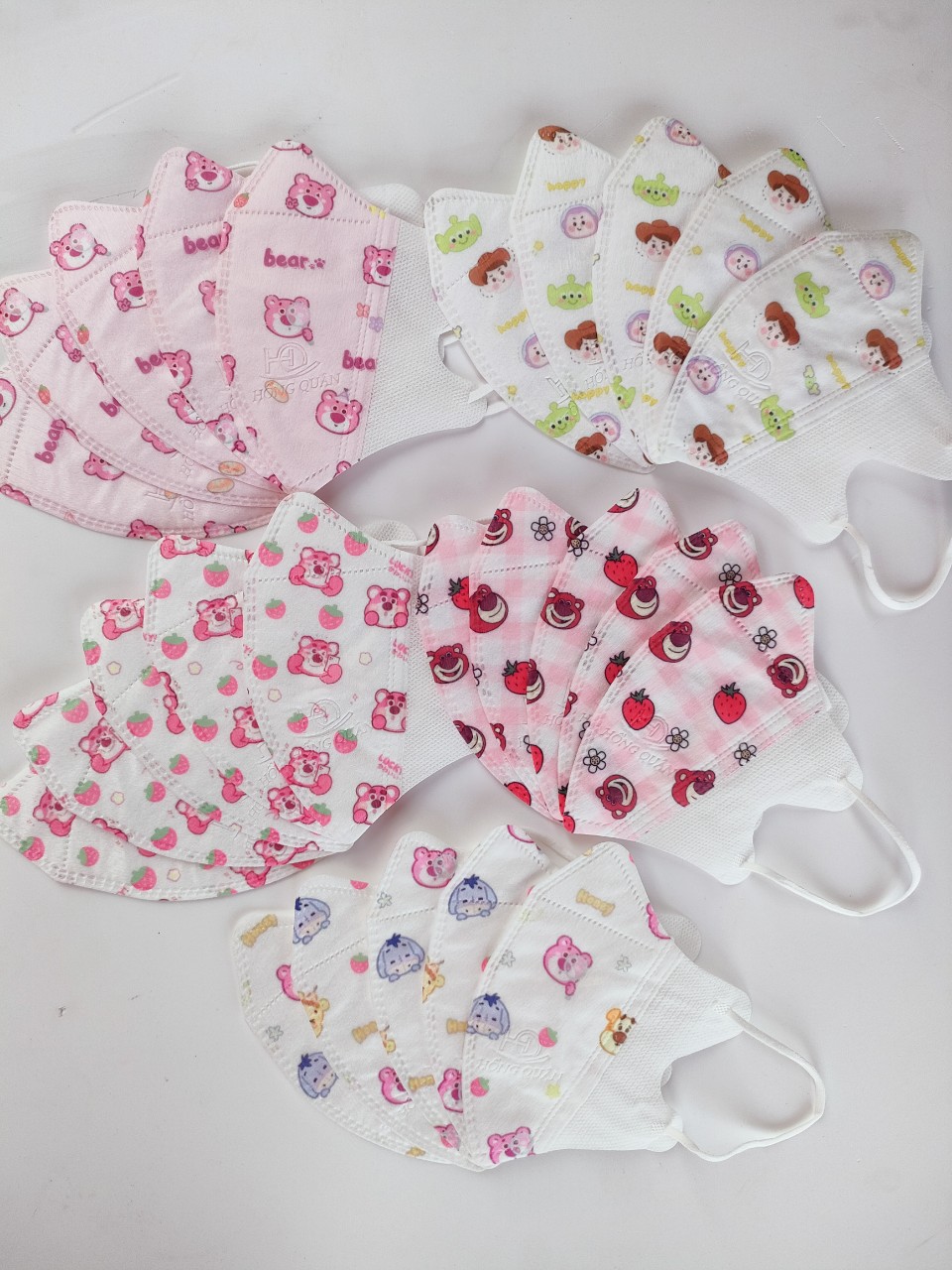 Combo 50 chiếc khẩu trang 5D Gấu Dâu Lotso mịn đẹp