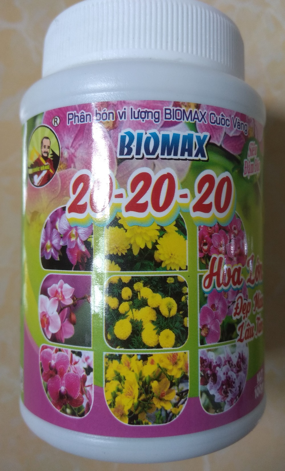 [HCM]Phân bón vi lượng NPK 20-20-20 - chai 100 gram BIOMAX
