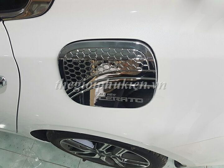 Ốp nắp bình xăng Kia Cerato 2019 mạ Crom