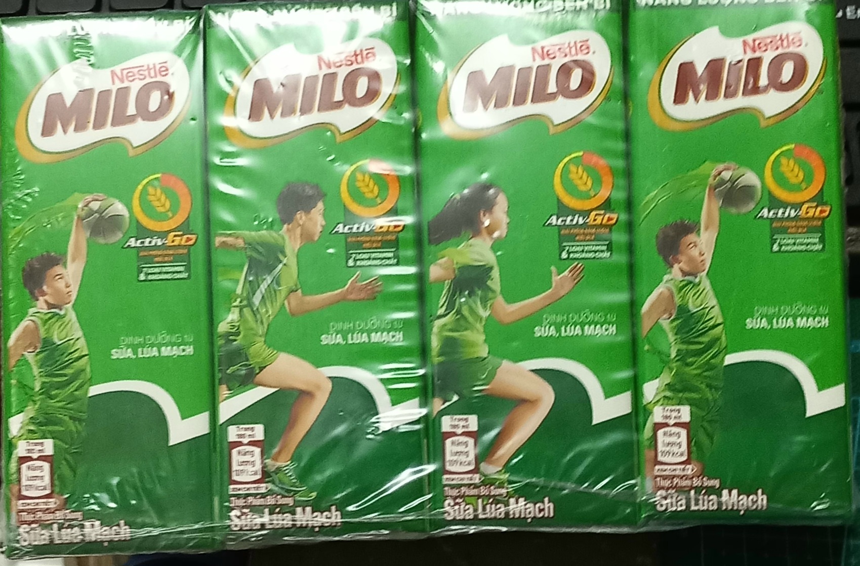 Lốc sữa milo lúa mạch 4 hộp có đường hay ít đường 180ml