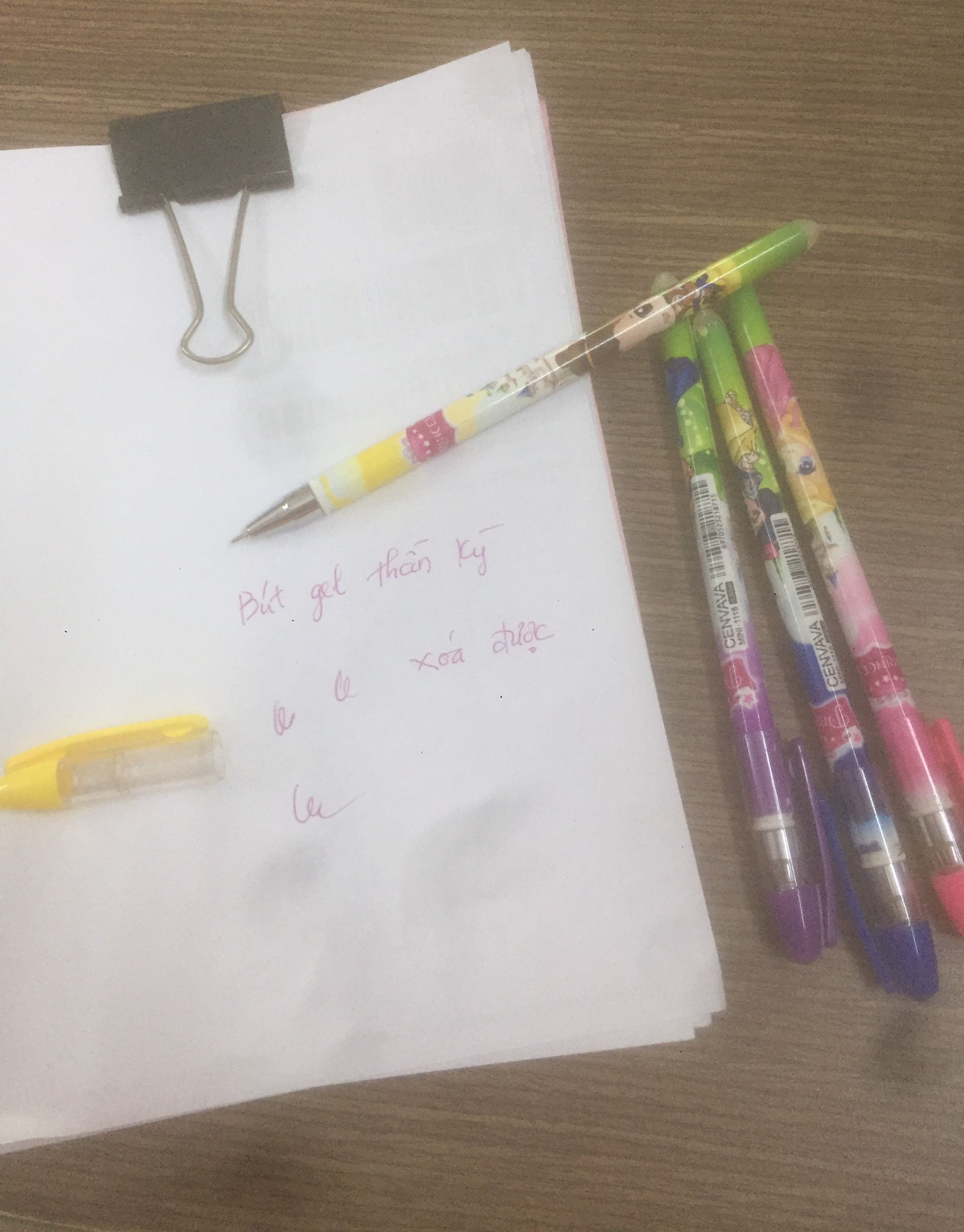 Bút bi thần kỳ/ xóa được