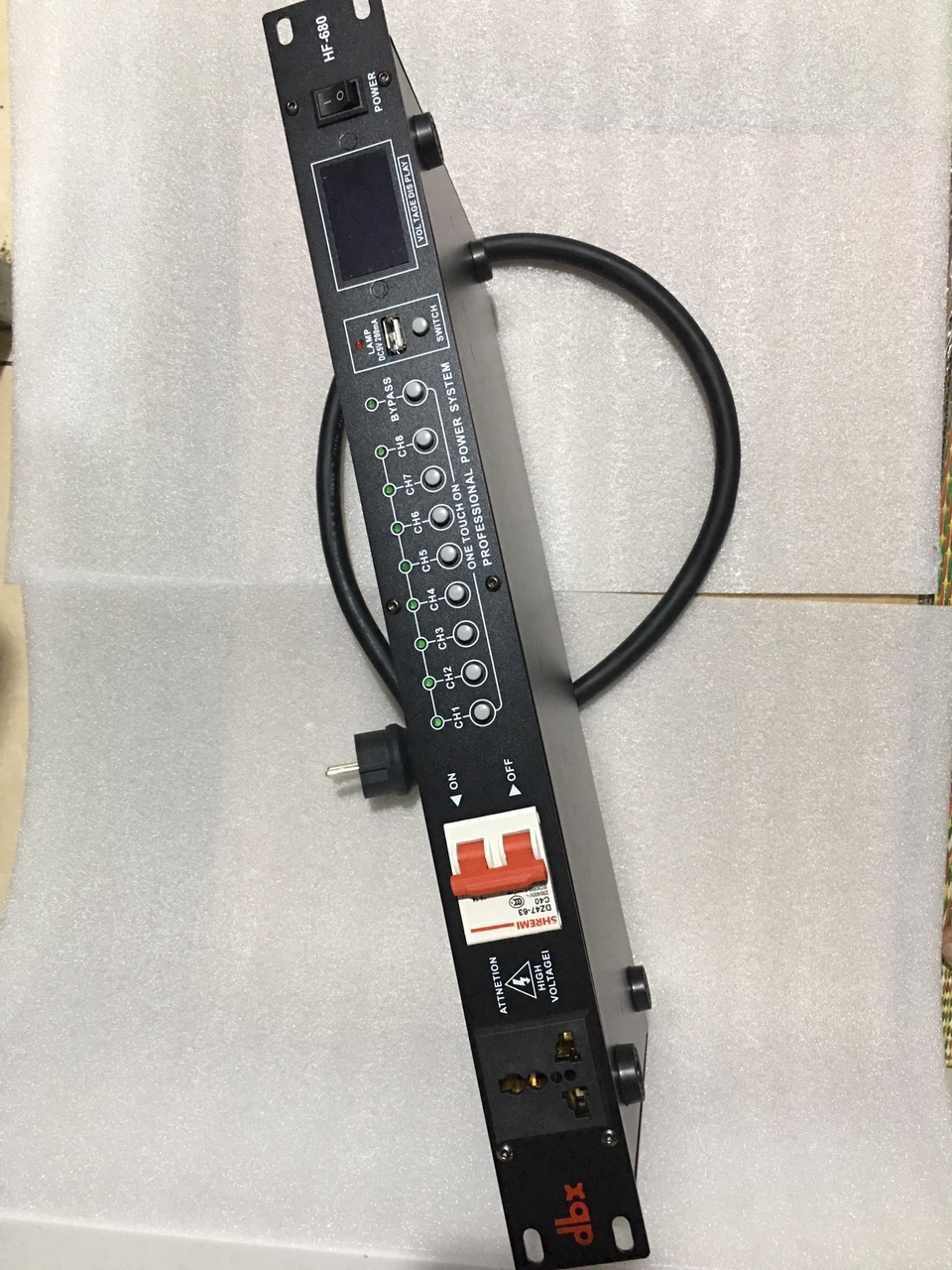 Quản lý nguồn dbx HF - 680 , 9 CỔNG . Có đèn led