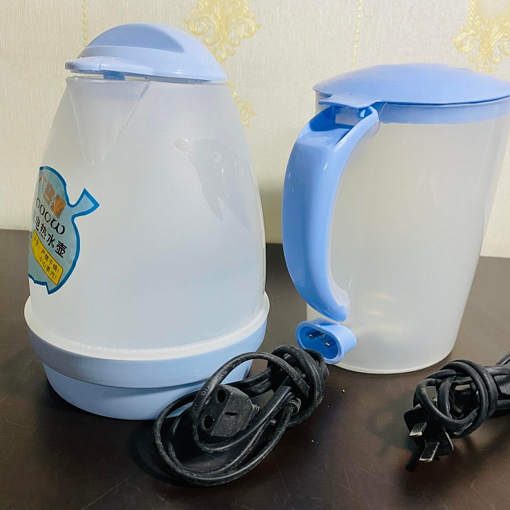 Ấm đun nước siêu tốc ( Tặng bàn chải đánh răng )