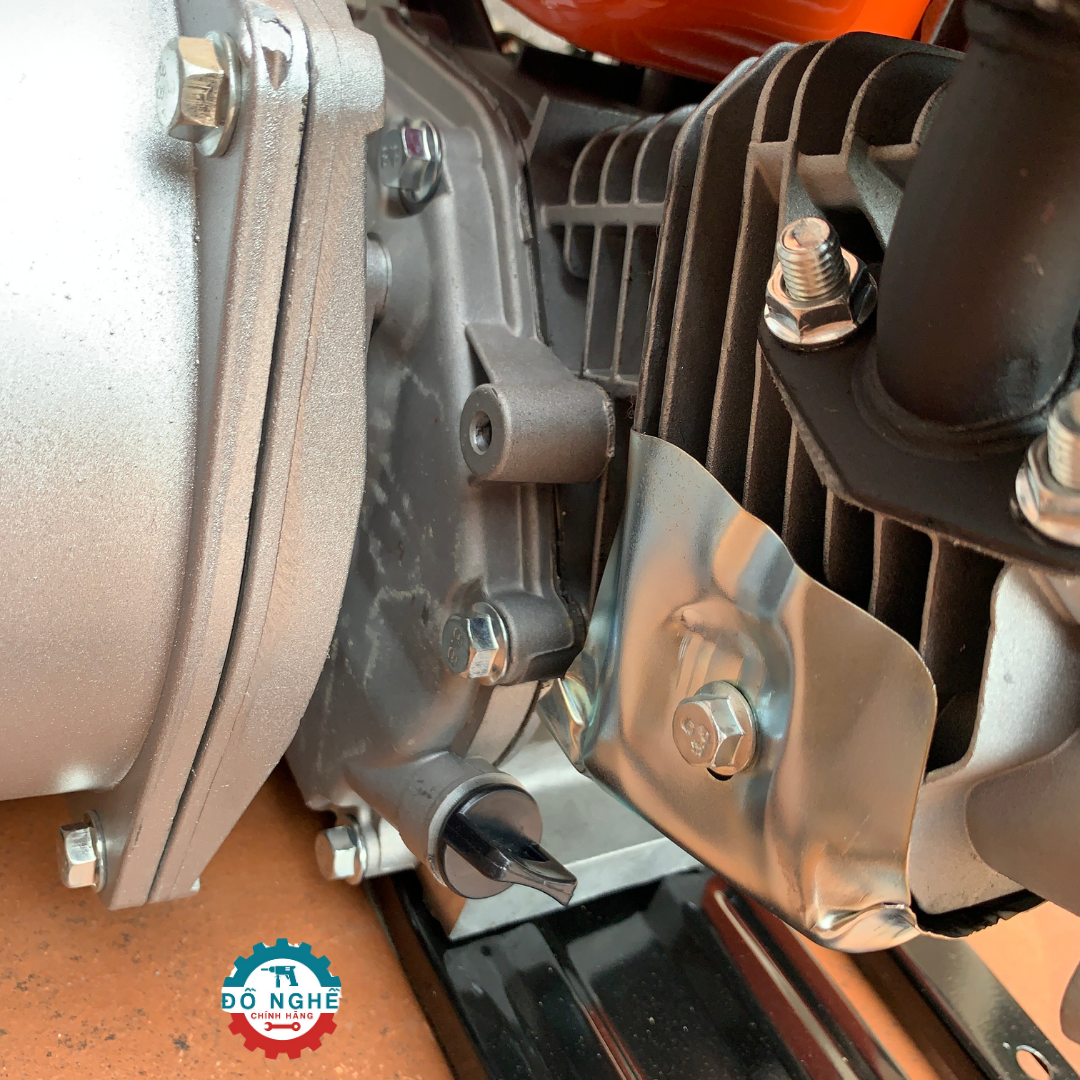 Máy bơm nước chạy xăng 7.5HP HUSSTIL THÁI