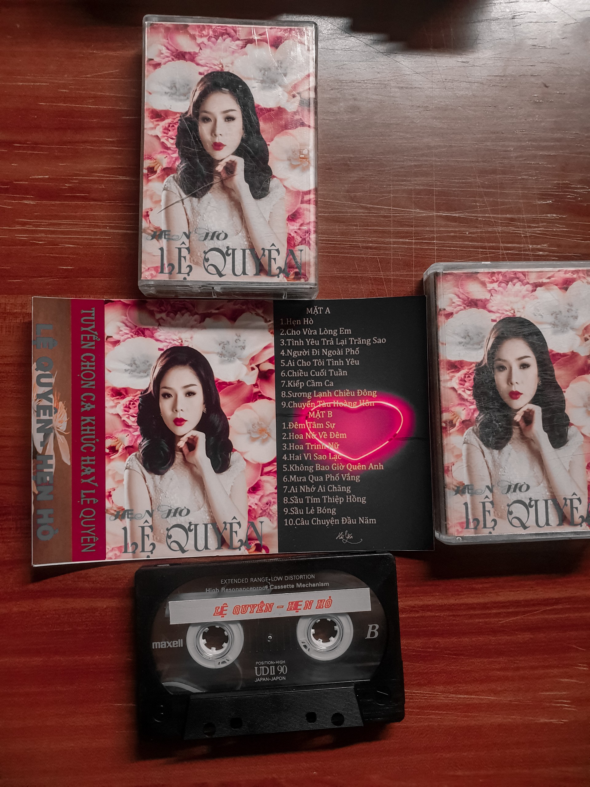 Băng cassette lệ quyên