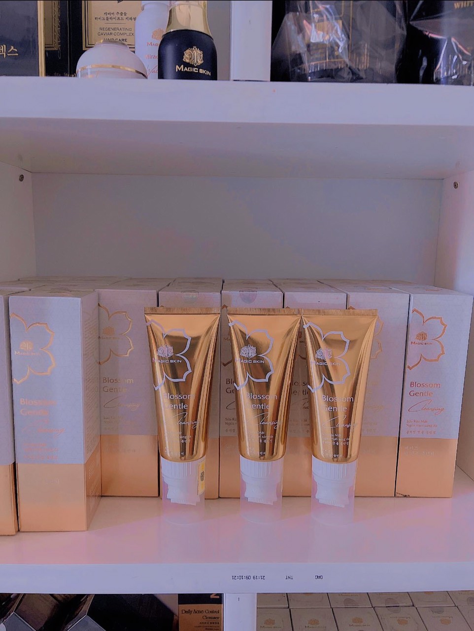 Sữa rửa mặt dịu nhẹ ngừa mụn sáng da Magic skin
