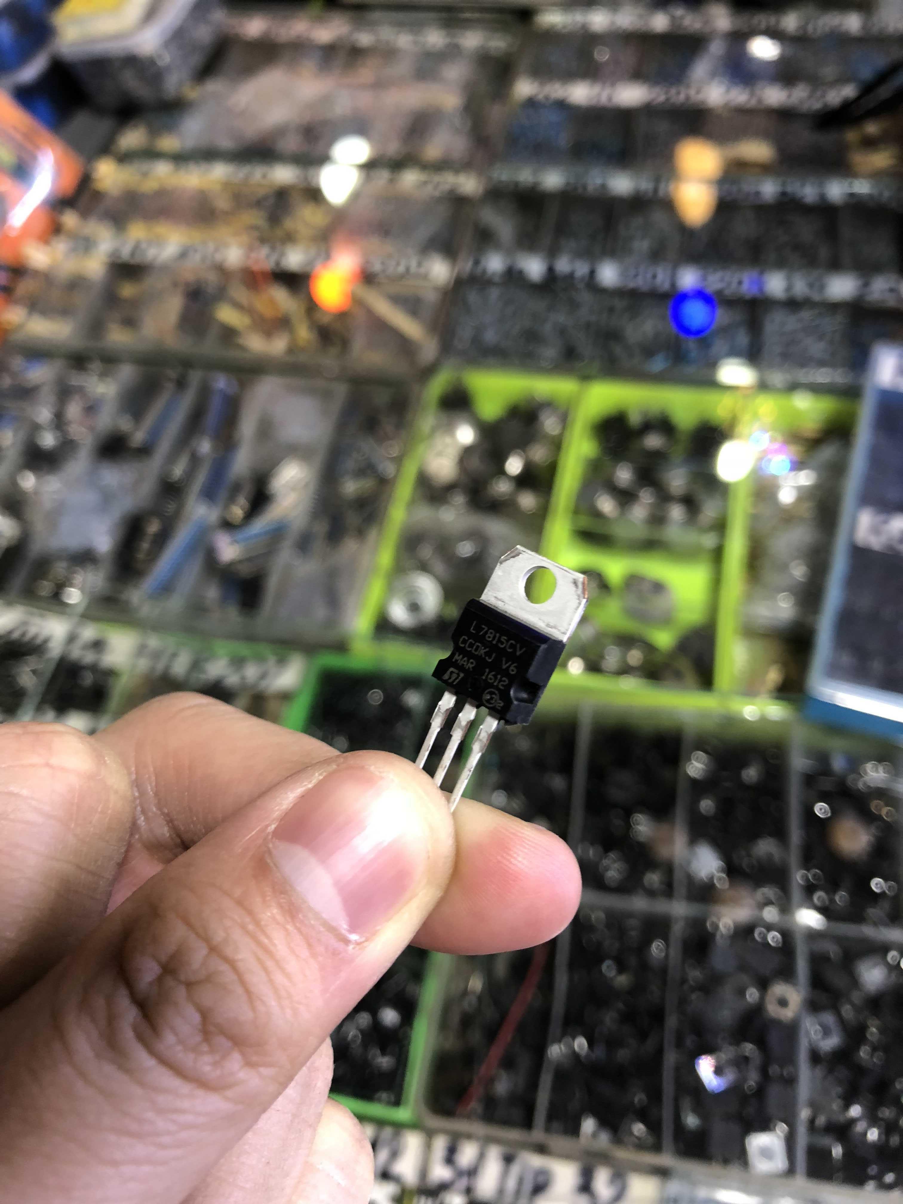 5 con ic ổn áp L7815