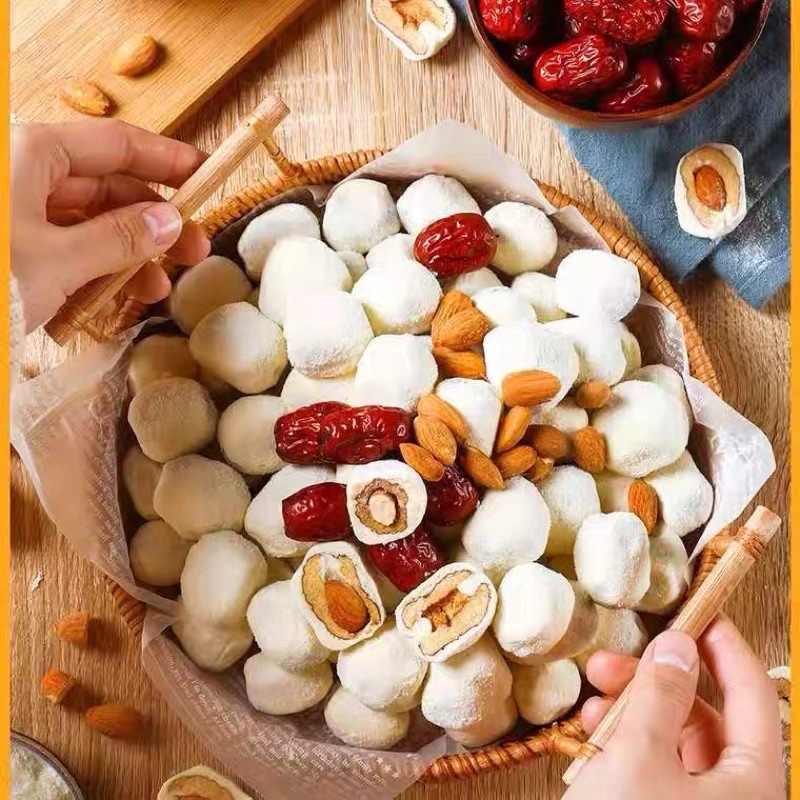 KẸO HẠNH NHÂN TÁO ĐỎ BỌC SỮA