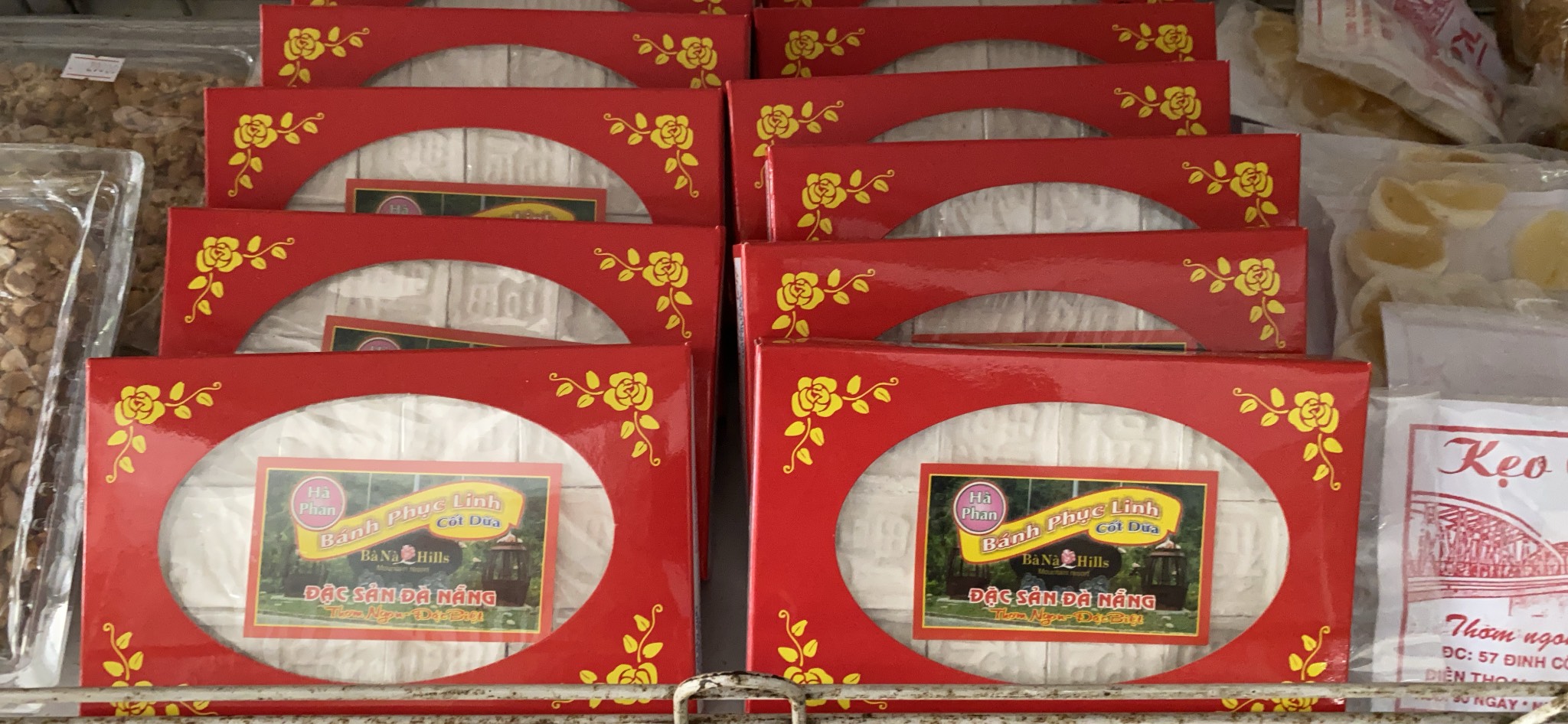 Bánh phục linh cốt dừa
