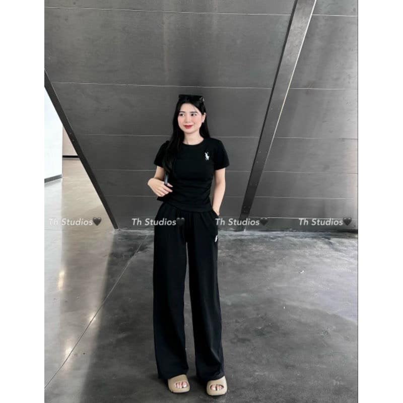 Áo thun cổ tròn thêu ngựa form ôm