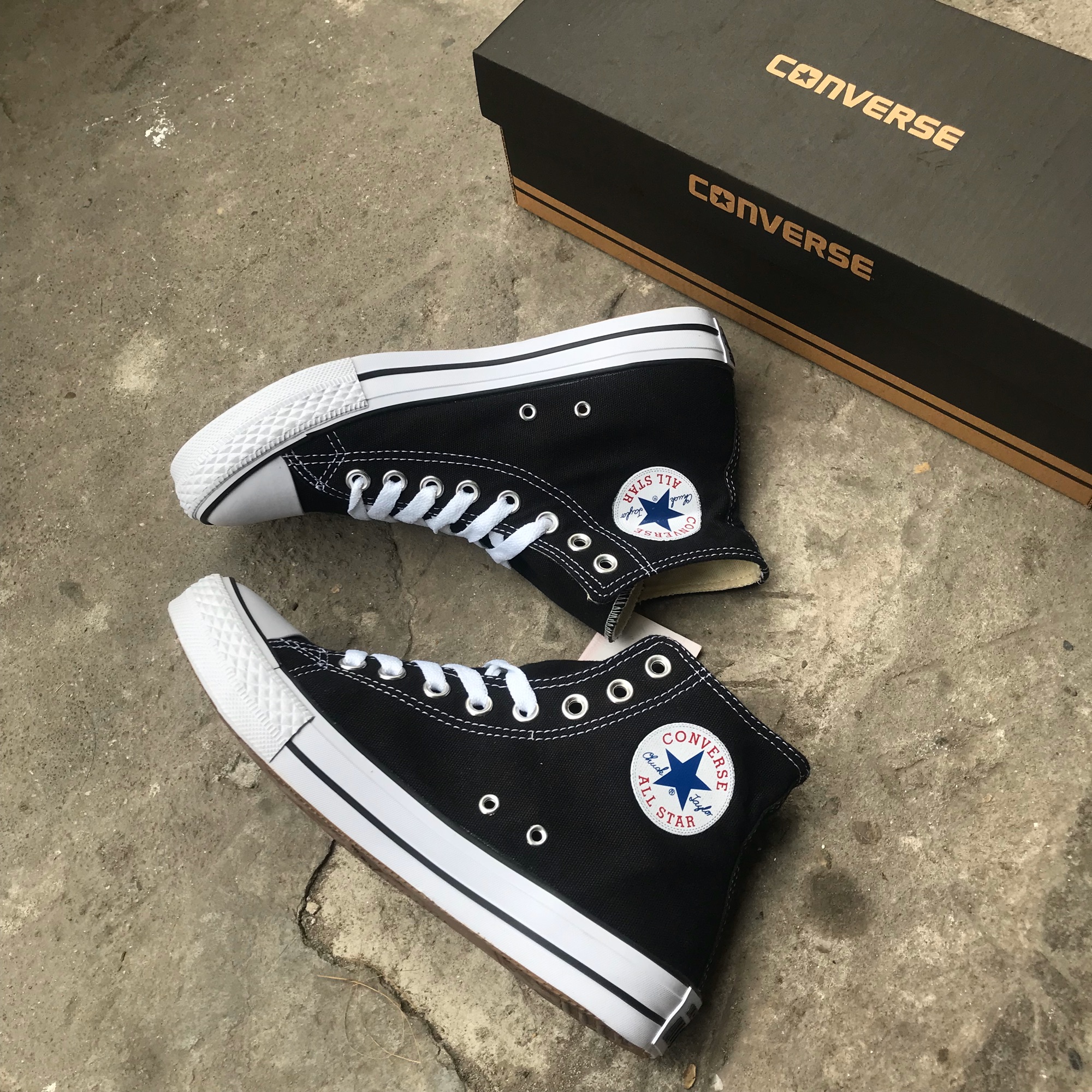 GIÀY CONVERSE ĐEN CAO CỔ (Full box, tag)
