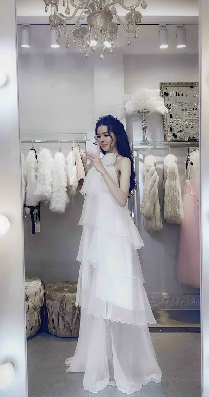 Đầm Maxi Tầng Cổ Gắn Hoa Hở Lưng Siêu ton Dáng-ĐT
