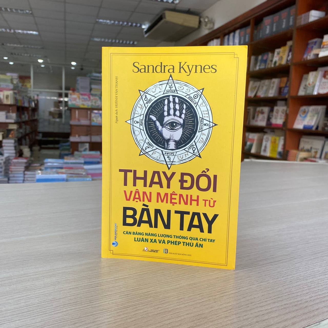 Sách - Thay Đổi Vận Mệnh Từ Bàn Tay-Vanlangbooks