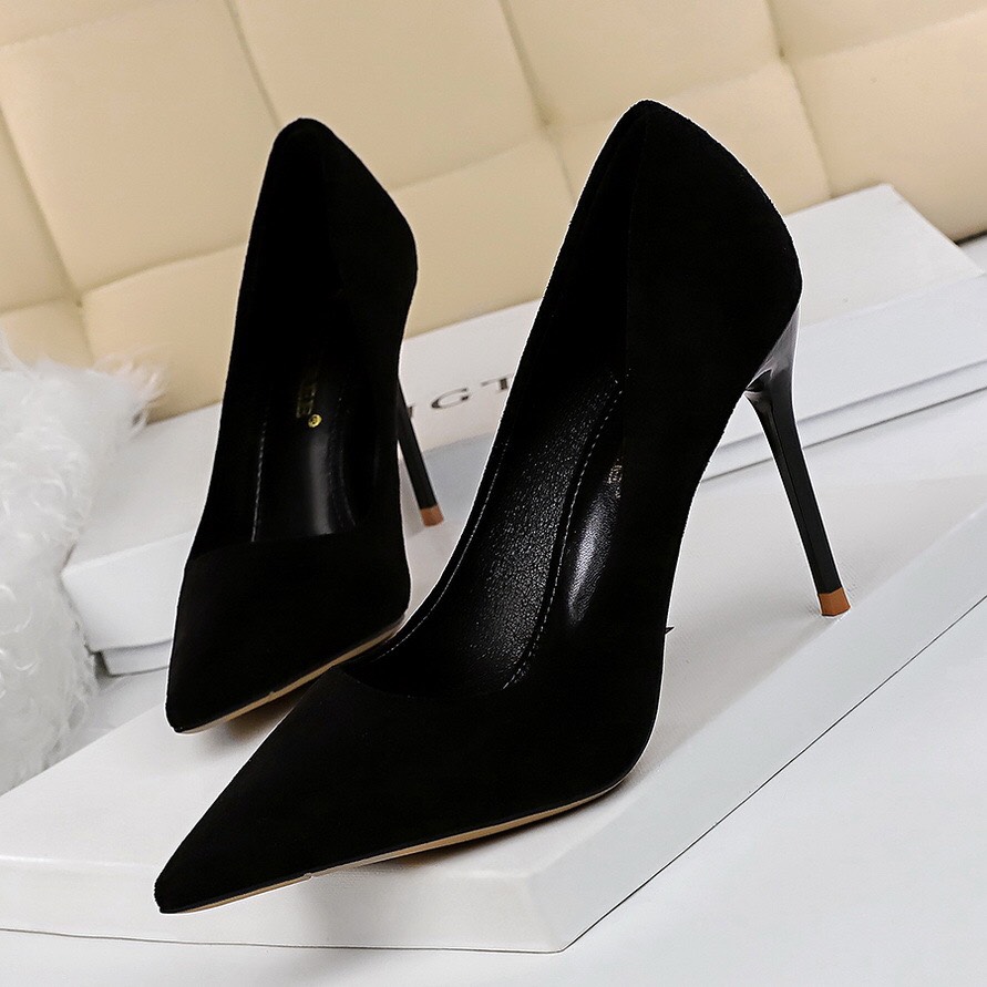 822-2 high heels big tree