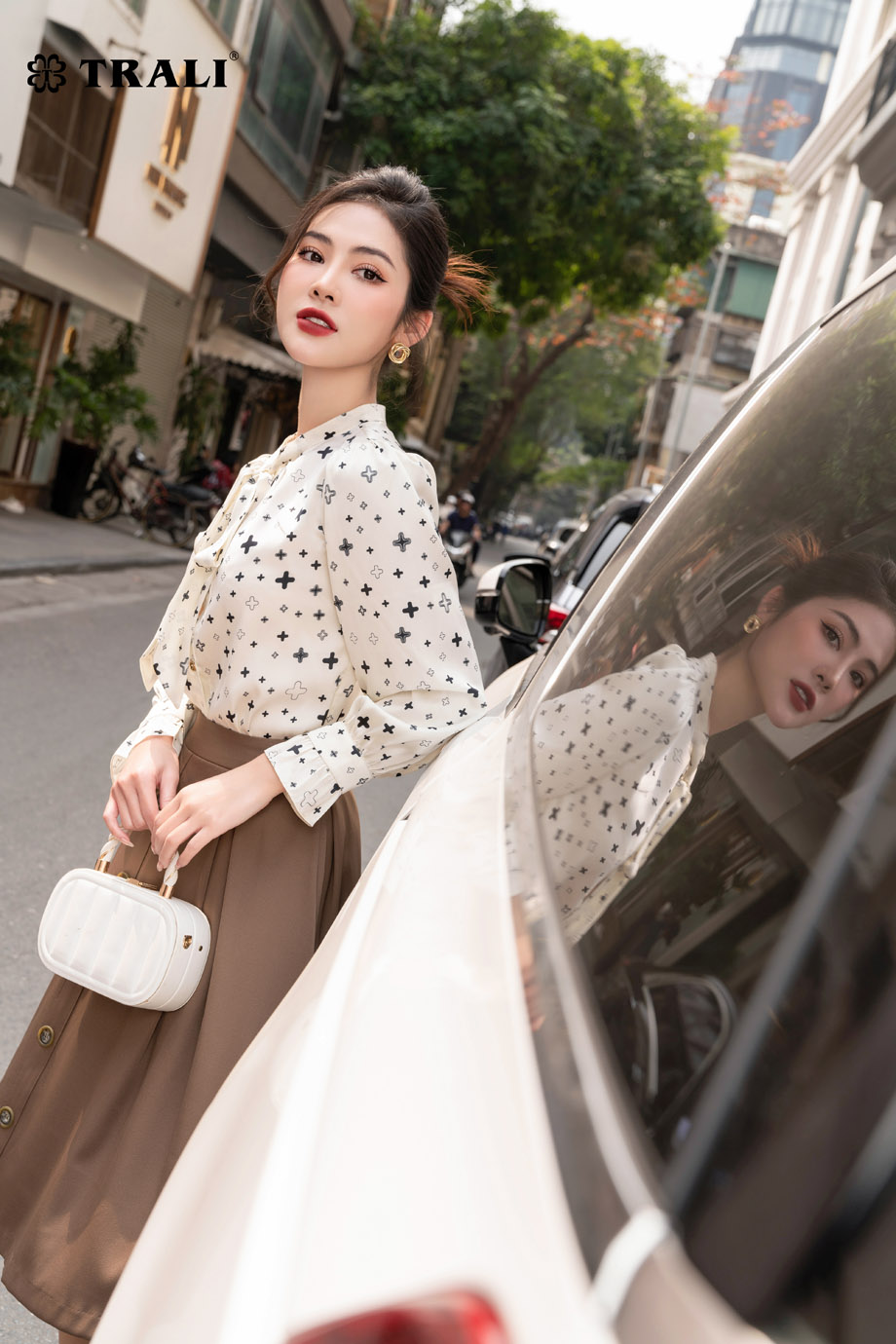Áo Sơ Mi Nữ TRALI 23106 Màu Trắng Họa Tiết Lụa