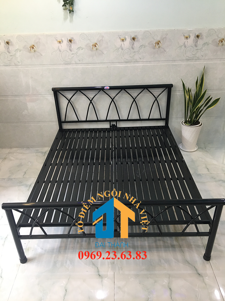Giường sắt mỹ nghệ mẫu 10 kích thước 1m4 x 2m