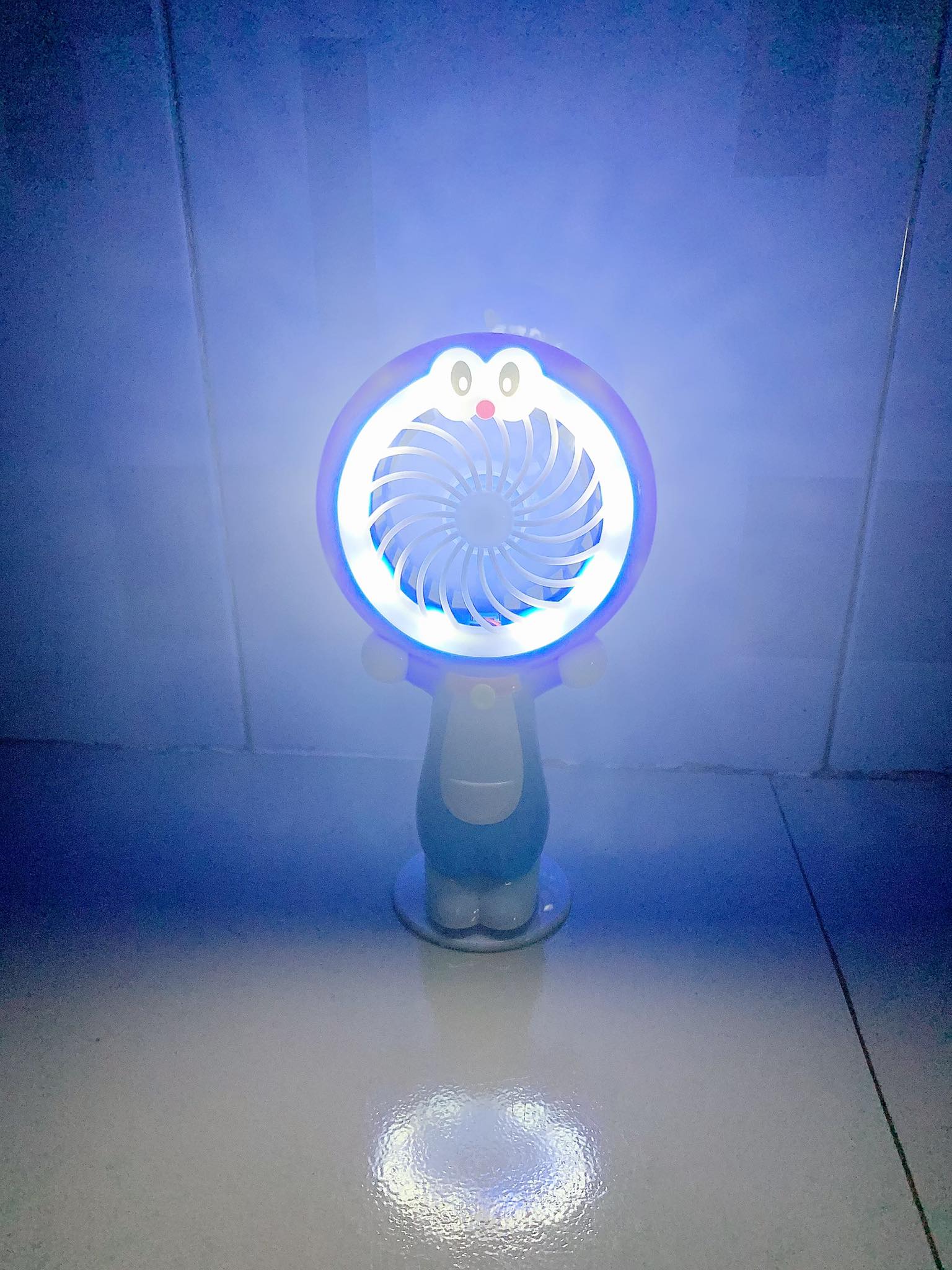 quạt cầm tay doraemon & kitty có đèn led