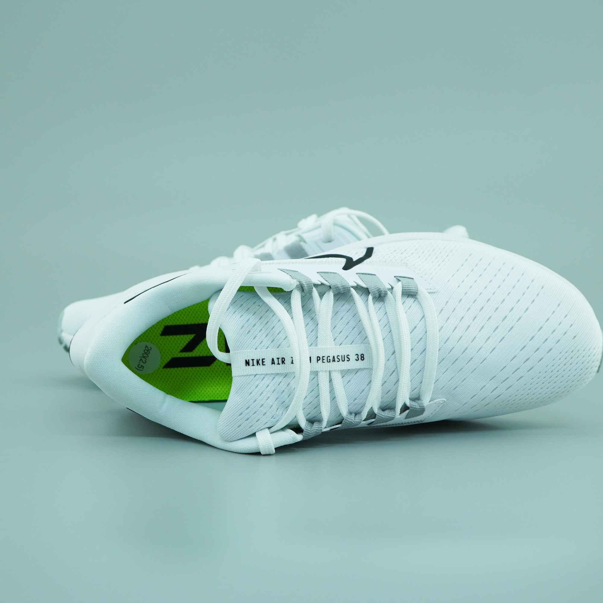 Giày chạy Nike Air Zoom Pegasus 38 White Black