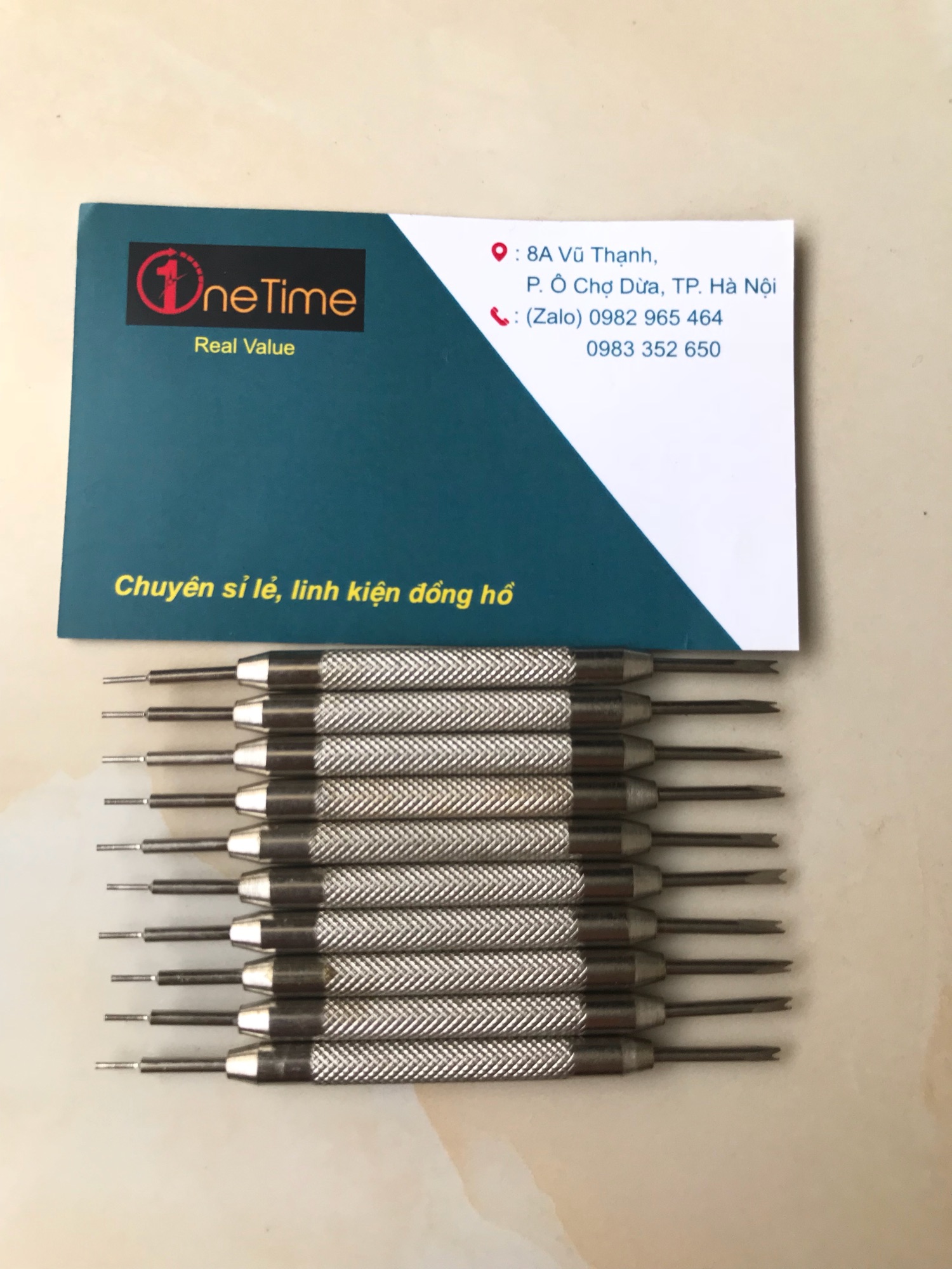 Ốc và Tovit thay dây đồng hồ HUBL