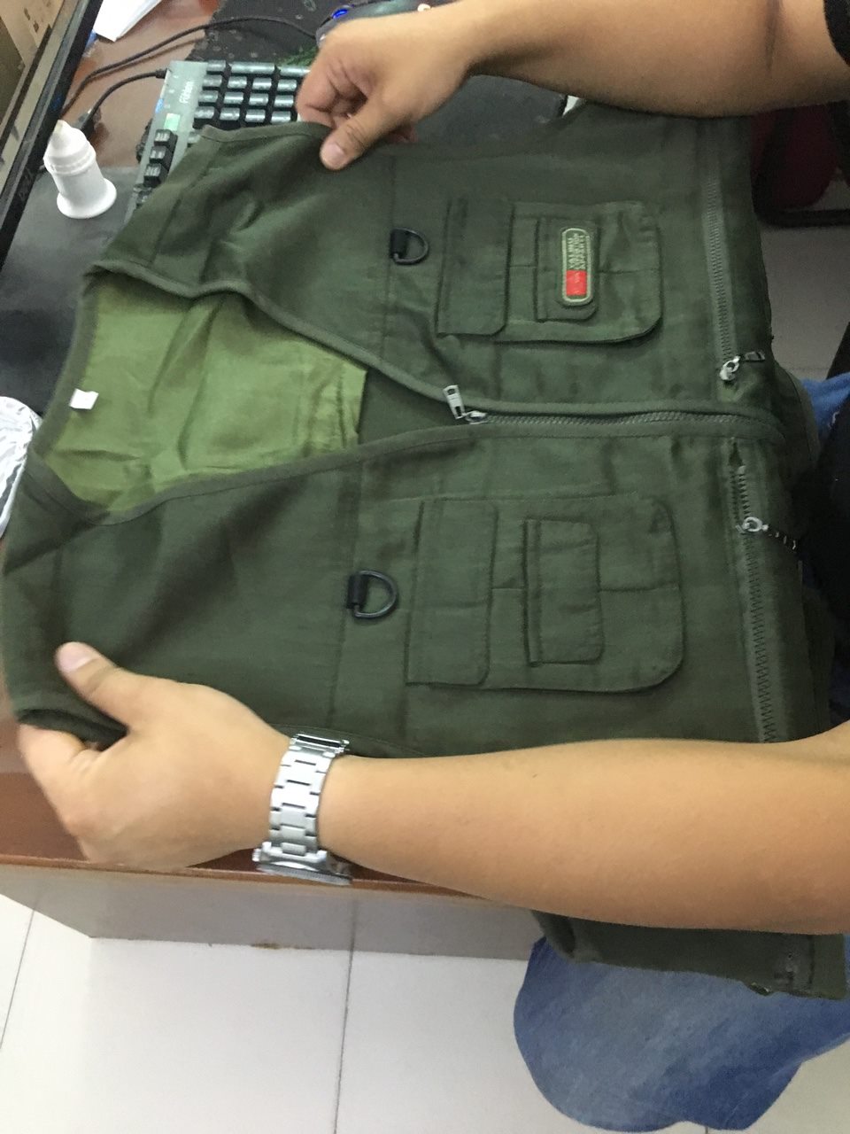 Áo gile xanh lính