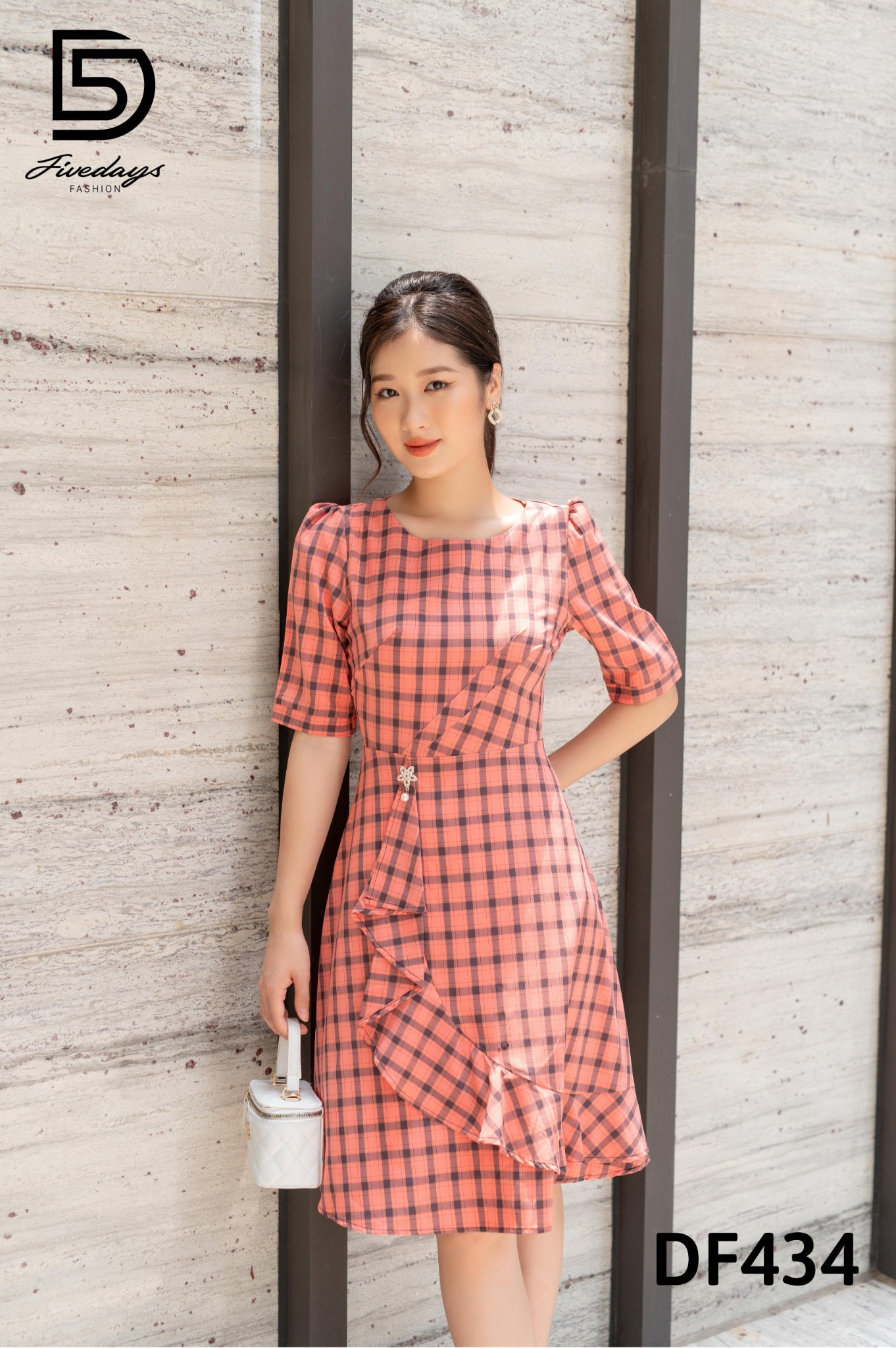 Fivedays - Đầm kẻ bèo thân trước