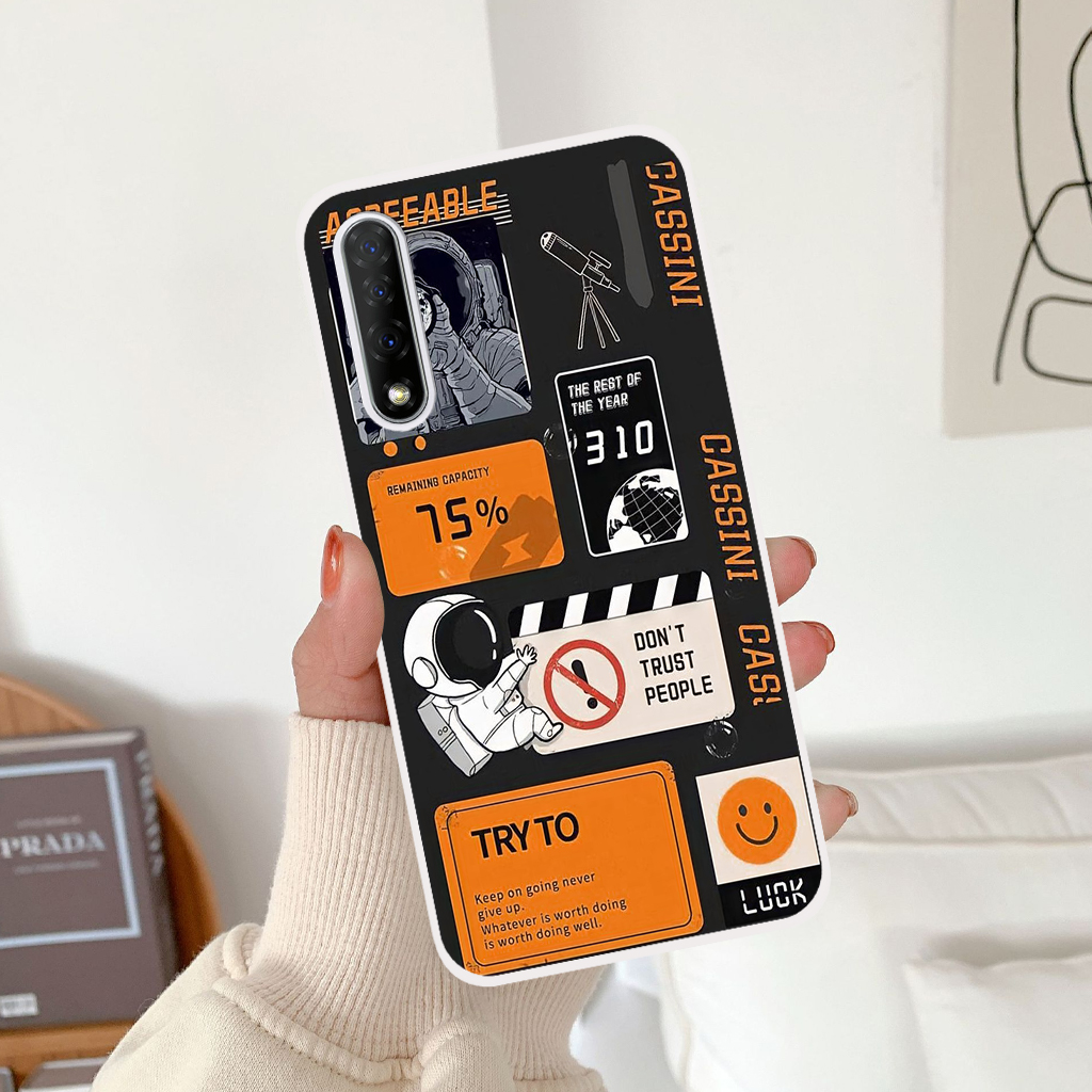 Ốp lưng Vsmart Live hình vũ trụ, phi hành gia astronaut độc đáo