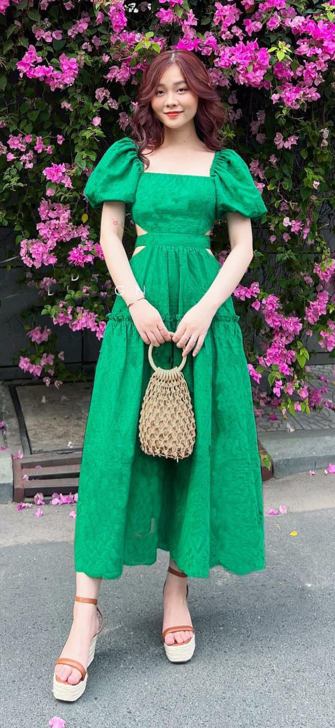 Đầm maxi cổ vuông tay phồng khoét eo