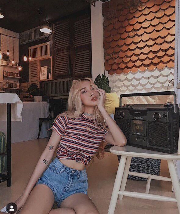 Áo crop top sọc ngang Cut out tim