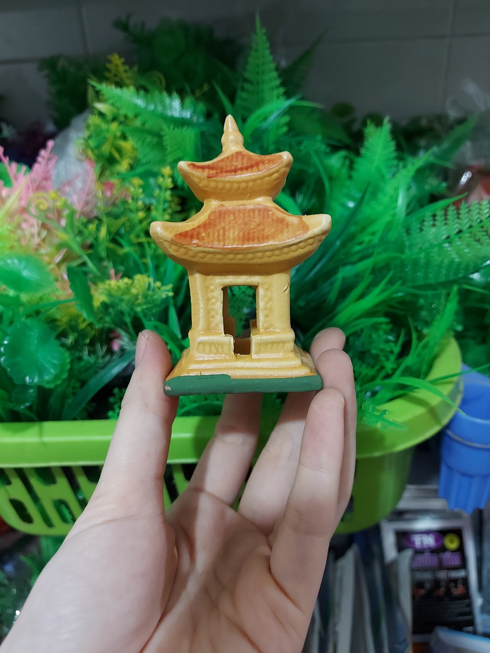 Phụ kiện trang trí bể cá: mẫu nhà vuông