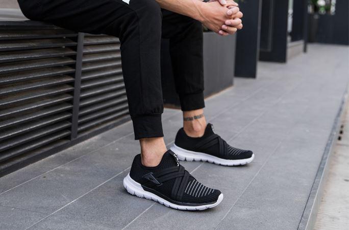 Giày thể thao Lining  mã ARHN171 (sẵn hàng màu đen)