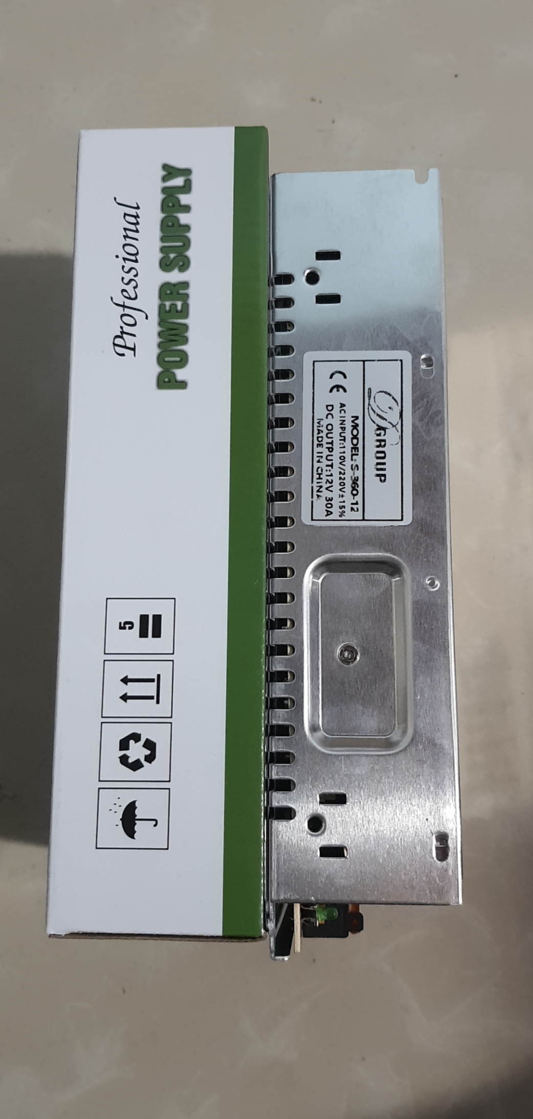 NGUỒN 12V30A TRONG NHÀ  CÓ QUẠT