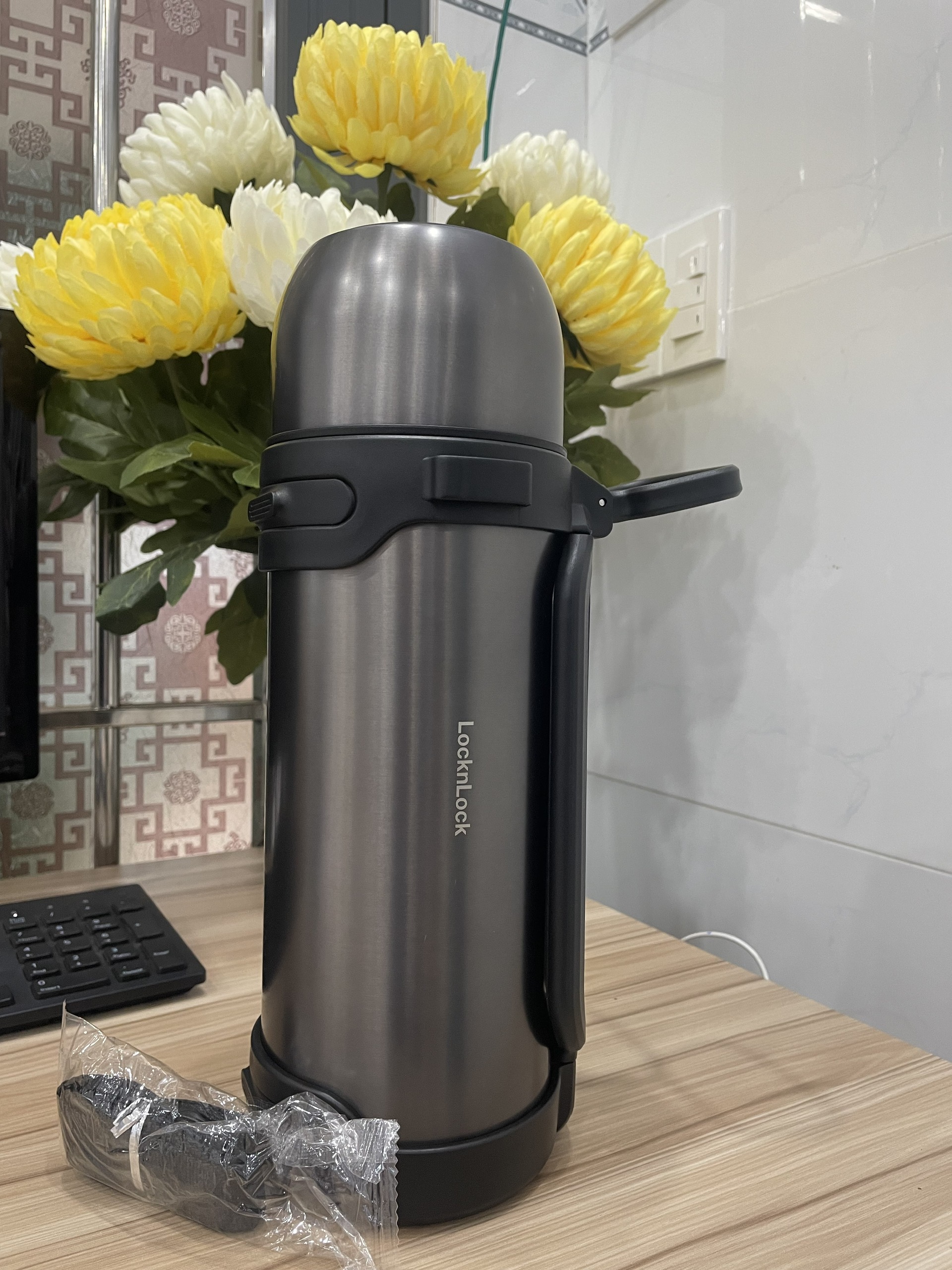 Bình giữ nhiệt LocknLock Easy Take Hot Tank 1.8L