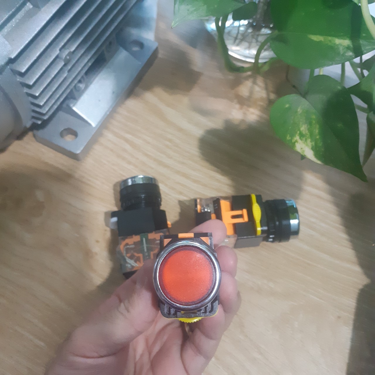 Nút nhấn nhả không đèn ON OFF phi 22 , 1NO 1NC