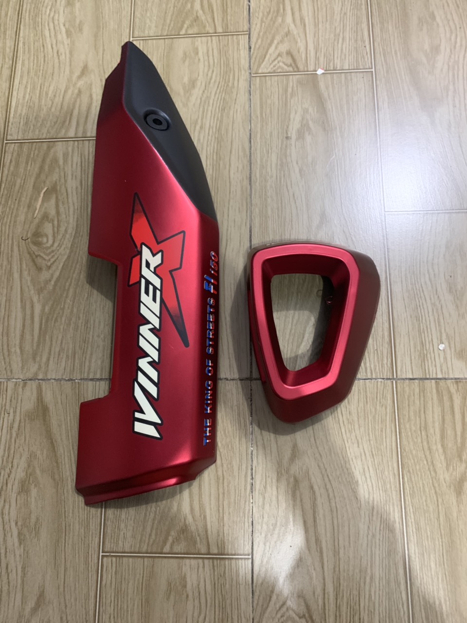 ốp pô và chụp đích pô xe winner x màu đỏ đô