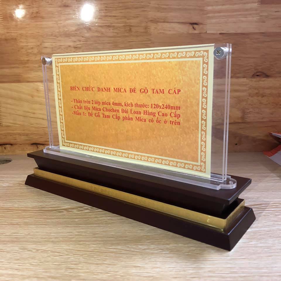 Biển chức danh mica đế gỗ (12x24cm). bền đẹp
