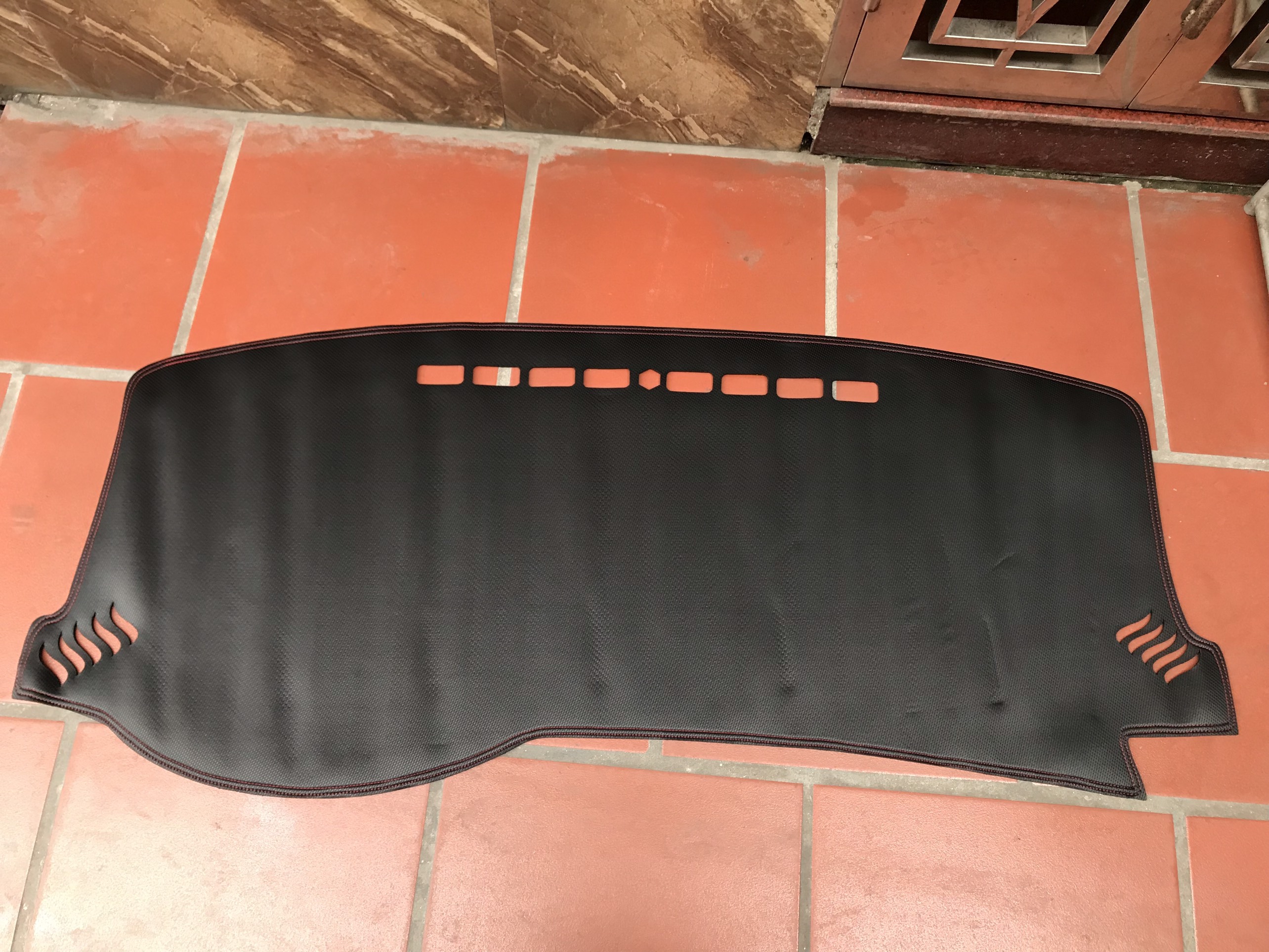 Thảm taplo da vân carbon cao cấp Mitsubishi Xpander 2018 - 2021; 2022-2023