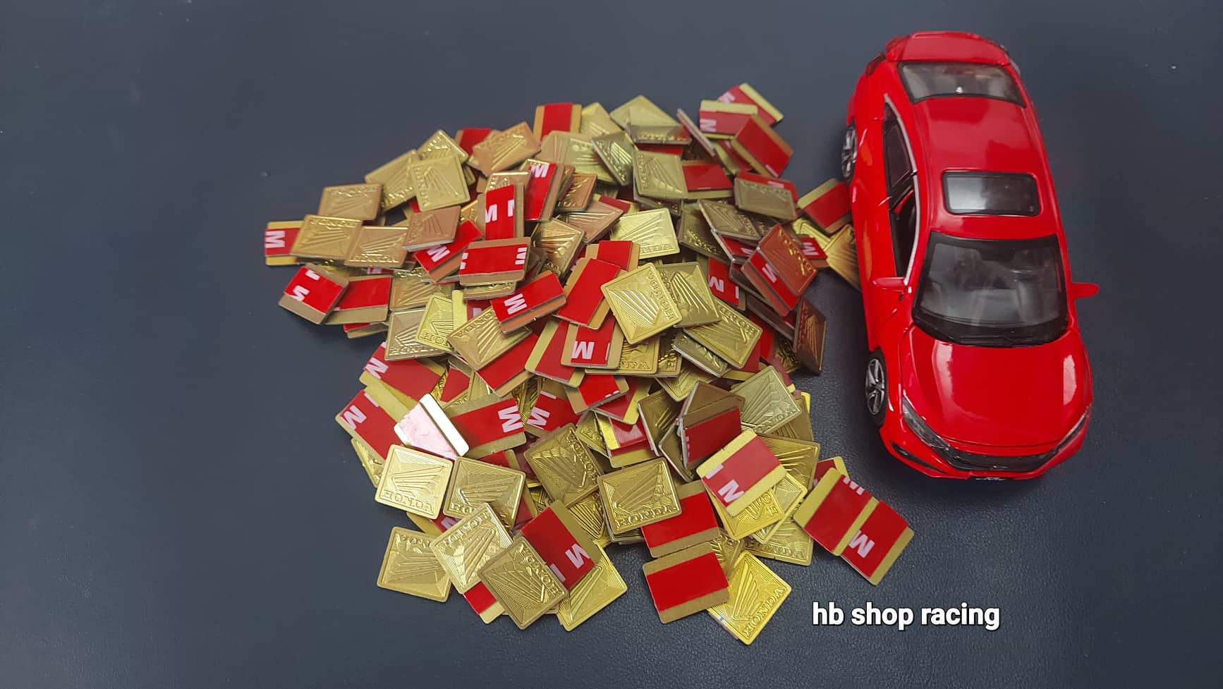 Logo titan honda vàng kim giá 1 cái