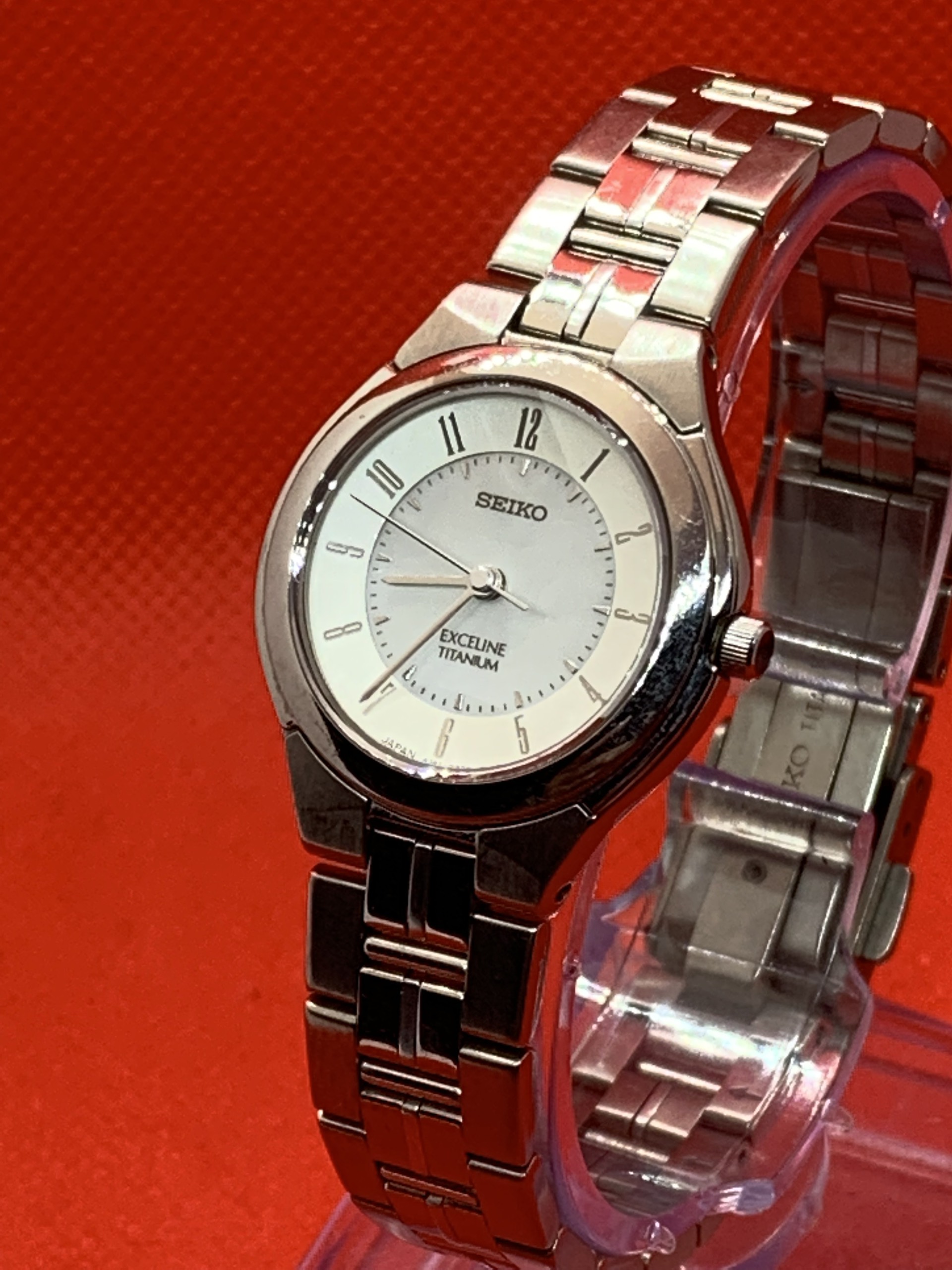 Đồng hồ nữ hiệu Seiko Titanium, 5 Jewell size 27 hàng si nội địa Nhật