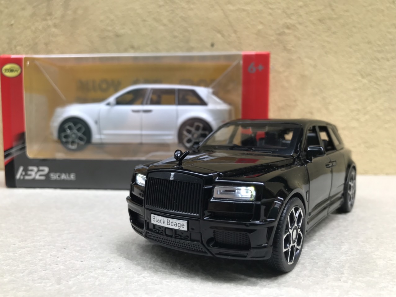 [HCM]Mô hình xe Rolls-Royce CULLINAN 2022 1:32